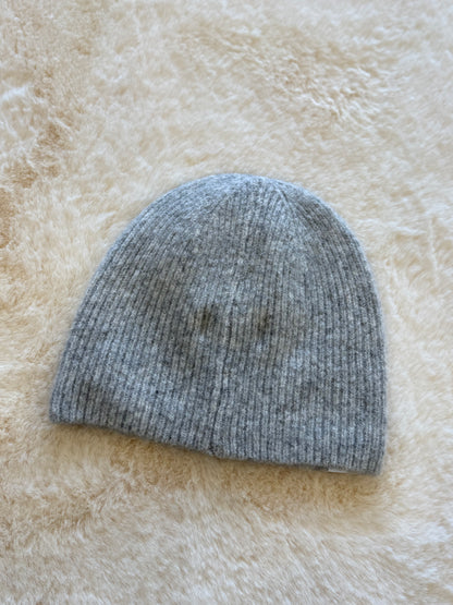 Cappellino grigio con strass