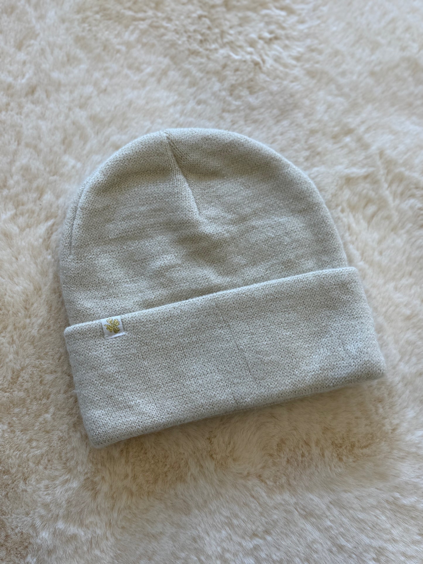 Cappellino con risvolto panna