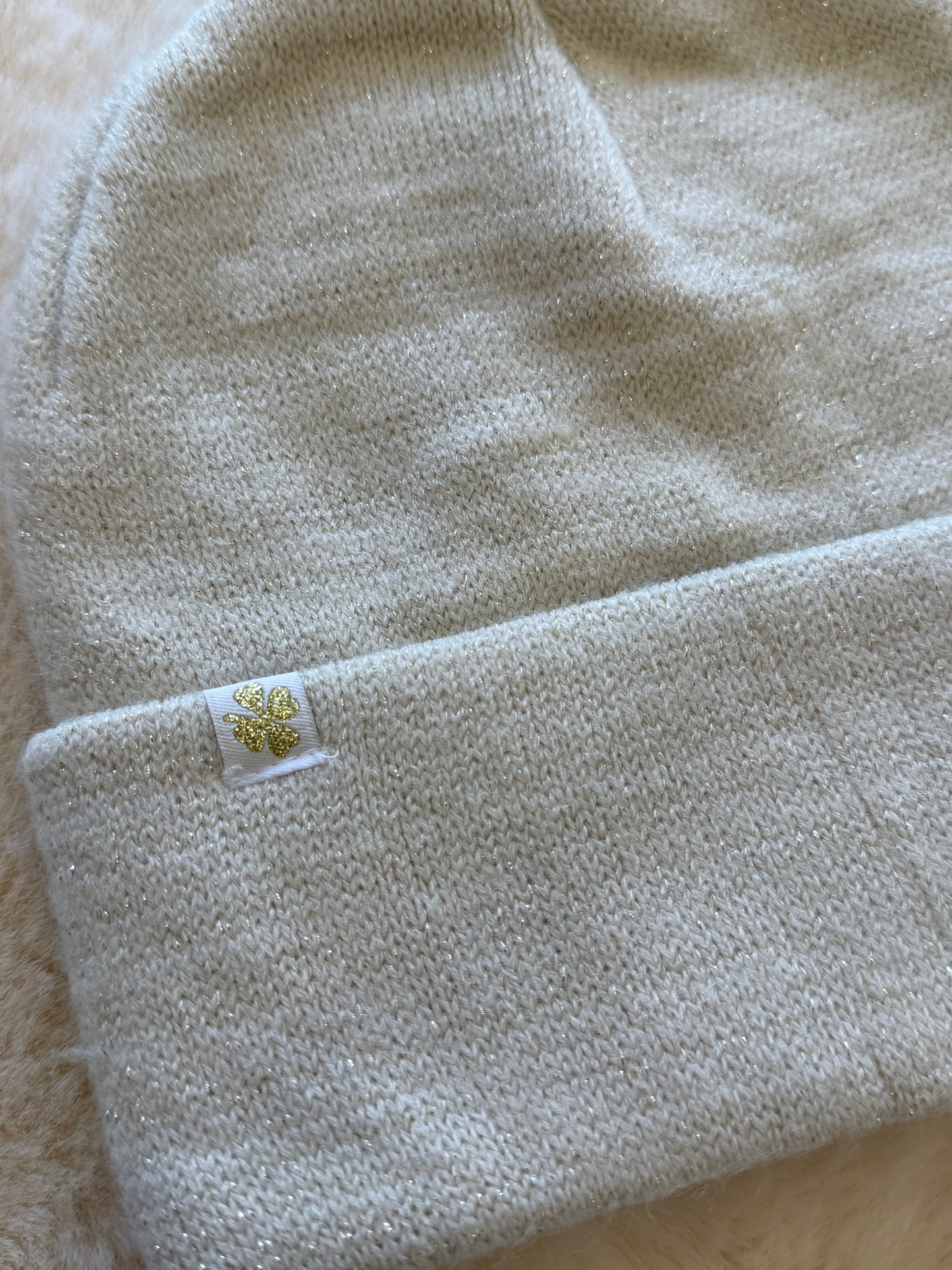 Cappellino con risvolto panna