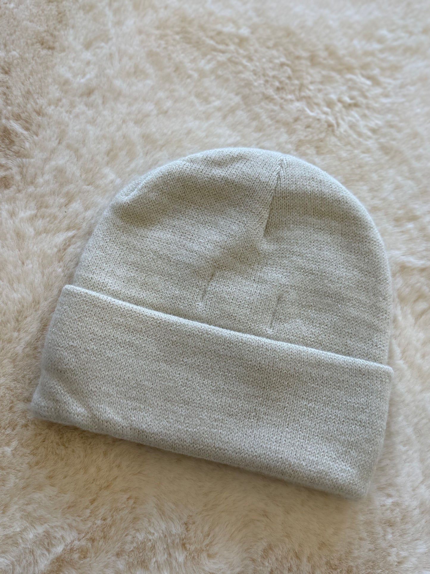 Cappellino con risvolto panna