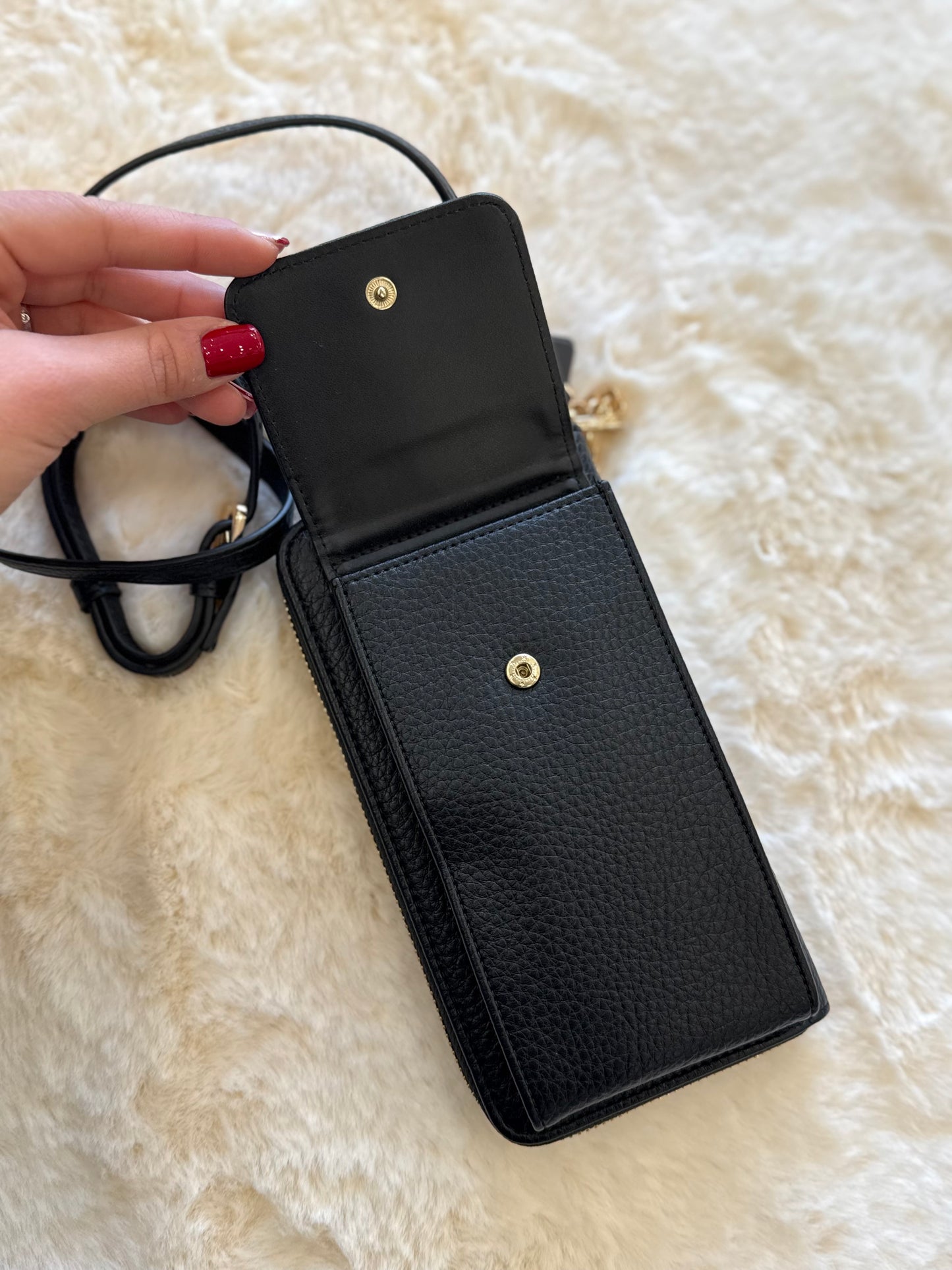 Portacellulare nero in similpelle