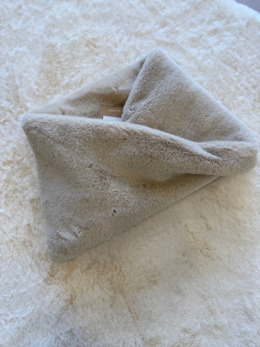 Collo in ecopelliccia beige