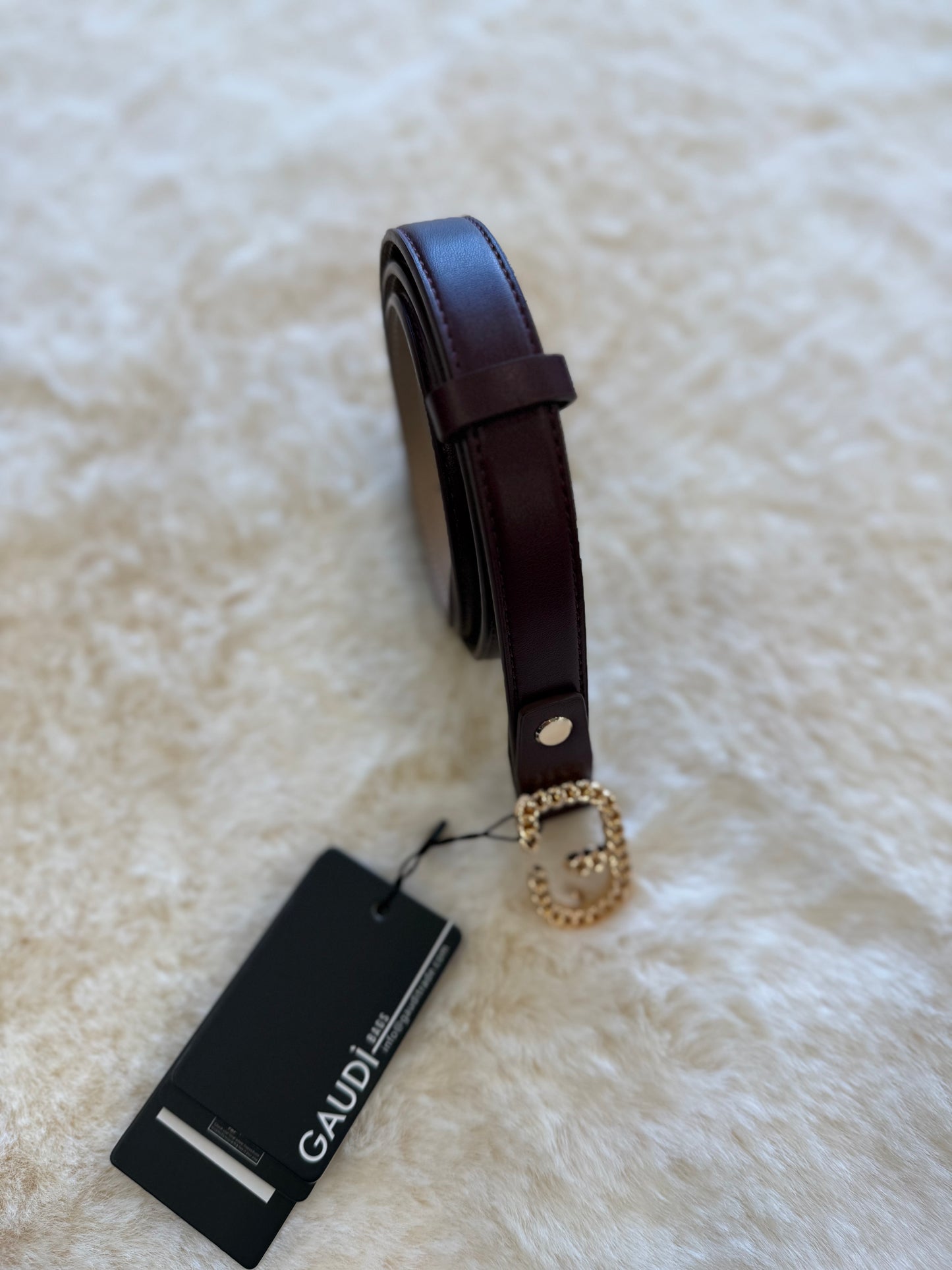 Cintura bordeaux con fibbia a catena