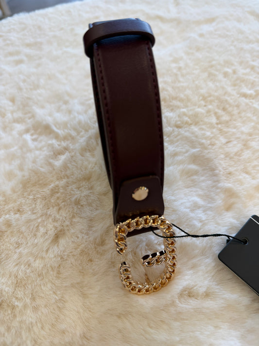 Cintura bordeaux con fibbia a catena