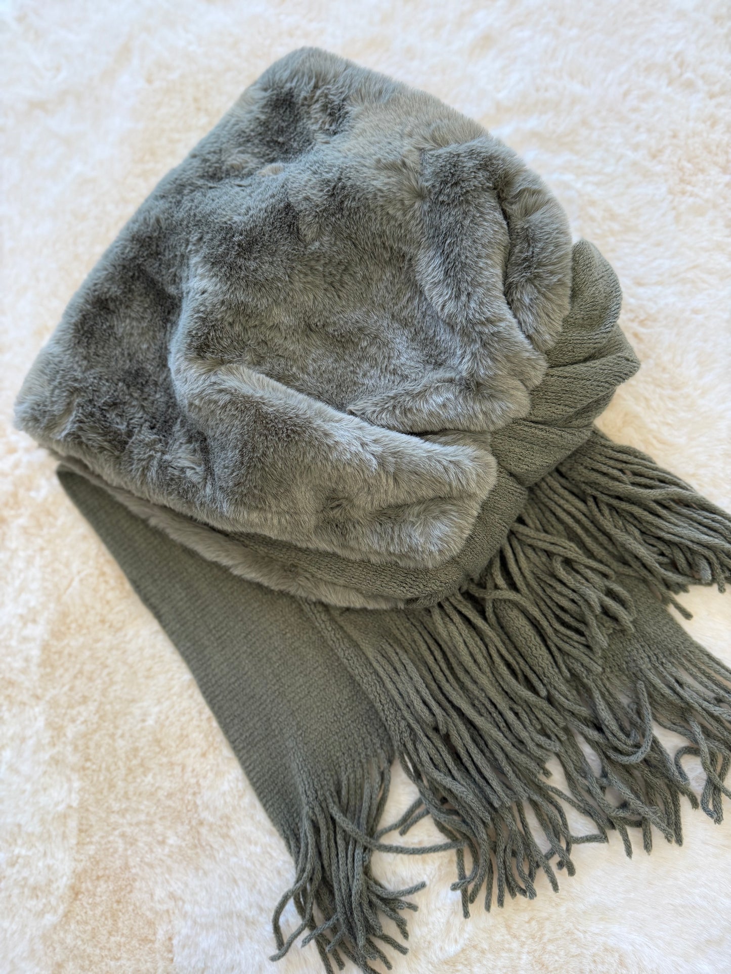 Sciarpa con dettaglio in ecopelliccia