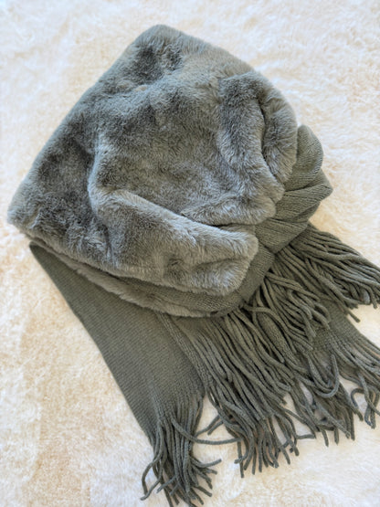 Sciarpa con dettaglio in ecopelliccia