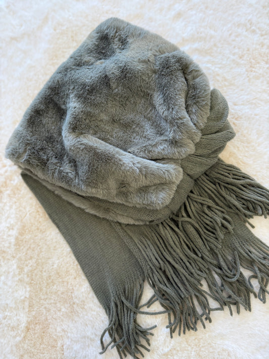 Sciarpa con dettaglio in ecopelliccia