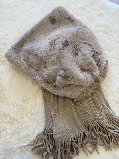 Sciarpa con dettaglio in ecopelliccia