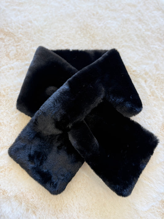 Collo in ecopelliccia nero