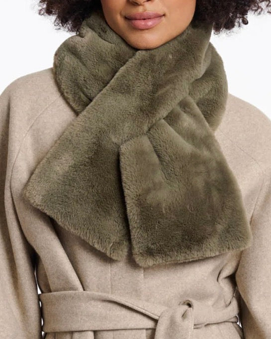 Collo in ecopelliccia verde