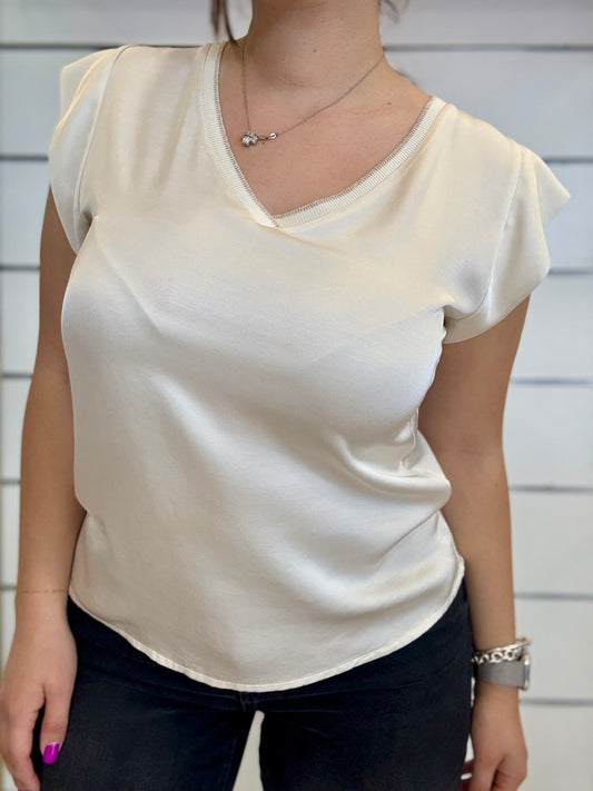 Maglia in viscosa panna con scollo a "v"