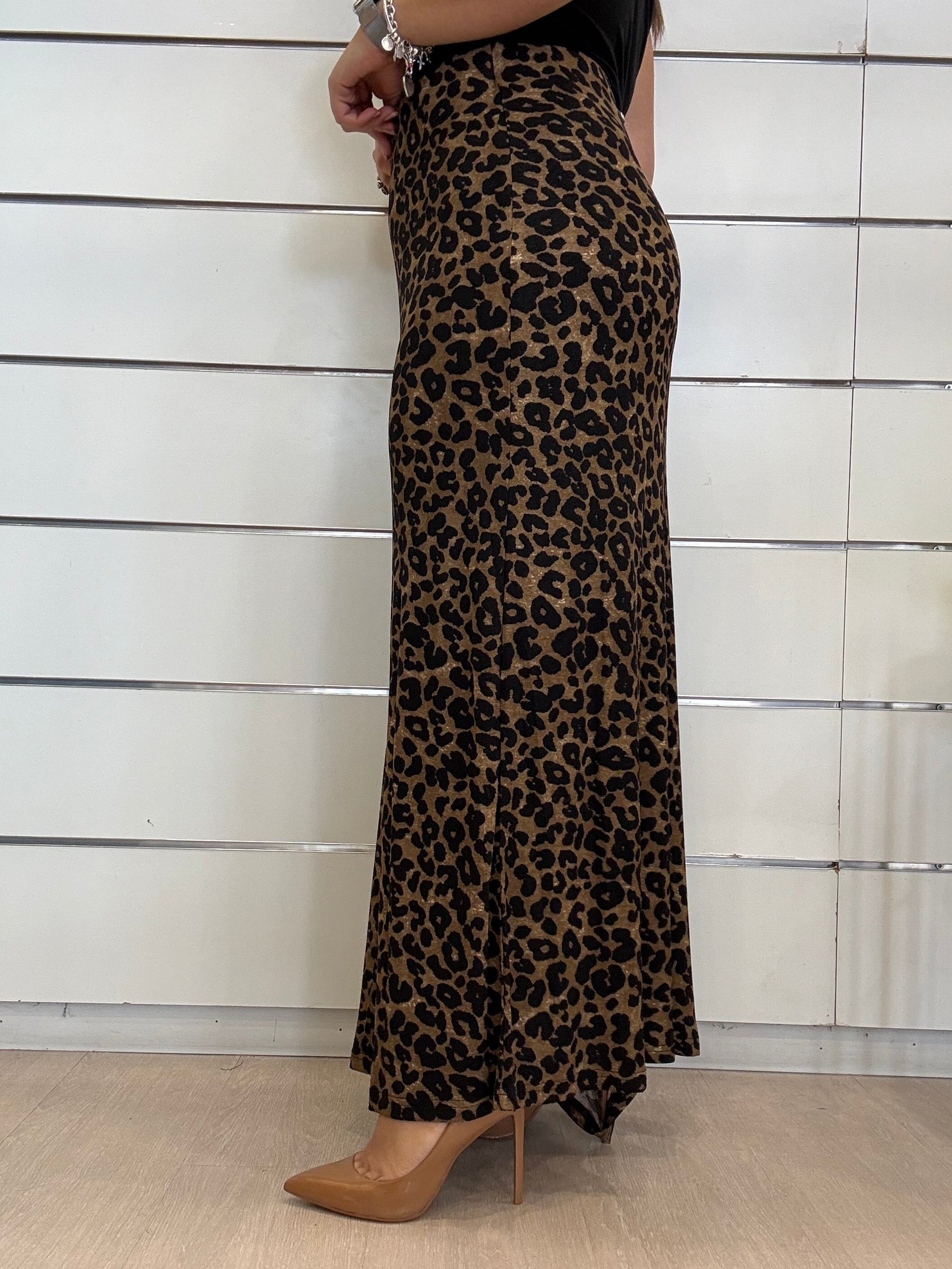 Gonna maculata lunga di Molly Bracken con stile elegante per un look casual e alla moda