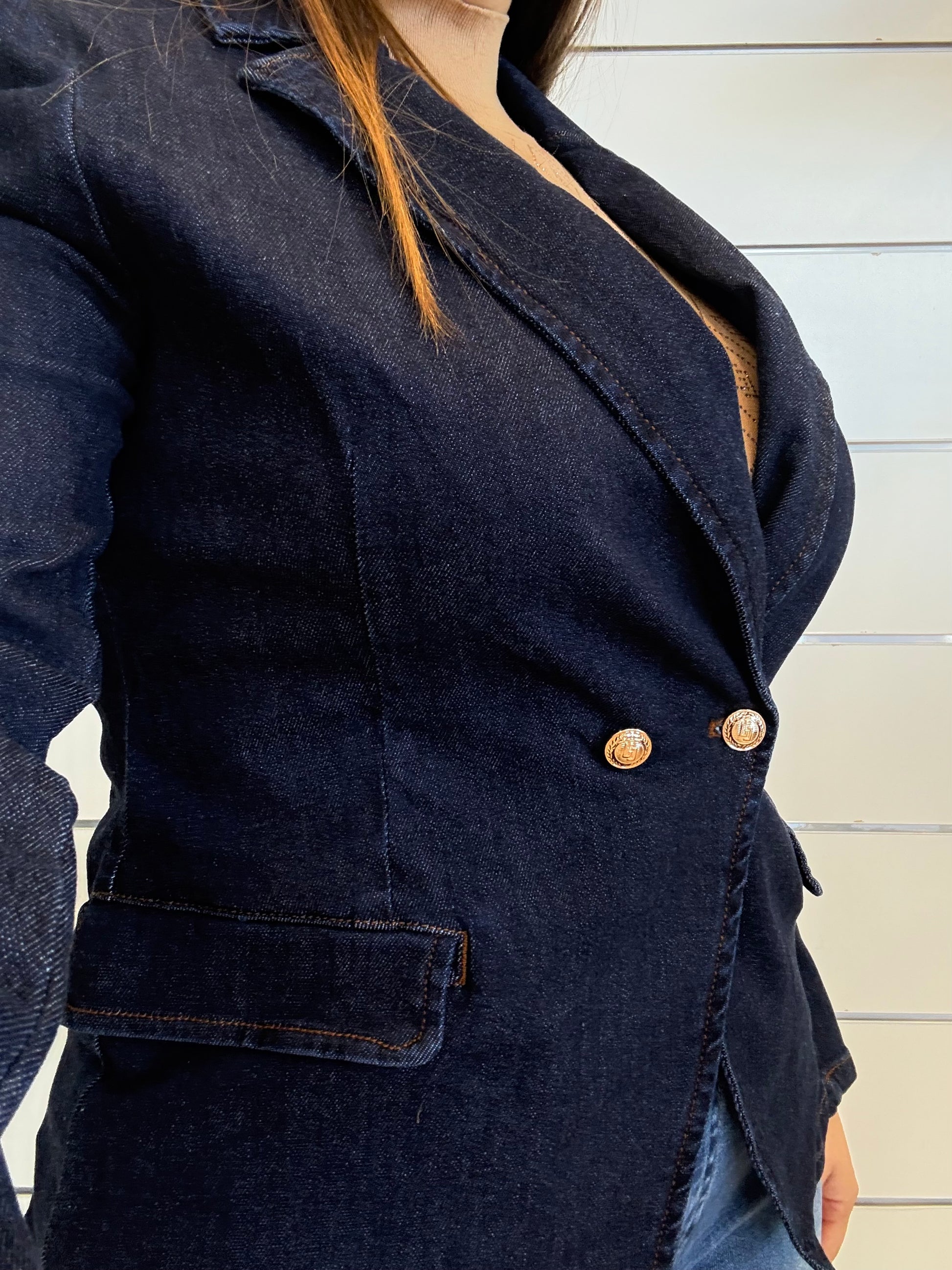 Blazer da donna doppiopetto in denim di cotone di Gaudì, elegante e moderno, perfetto per ogni occasione.