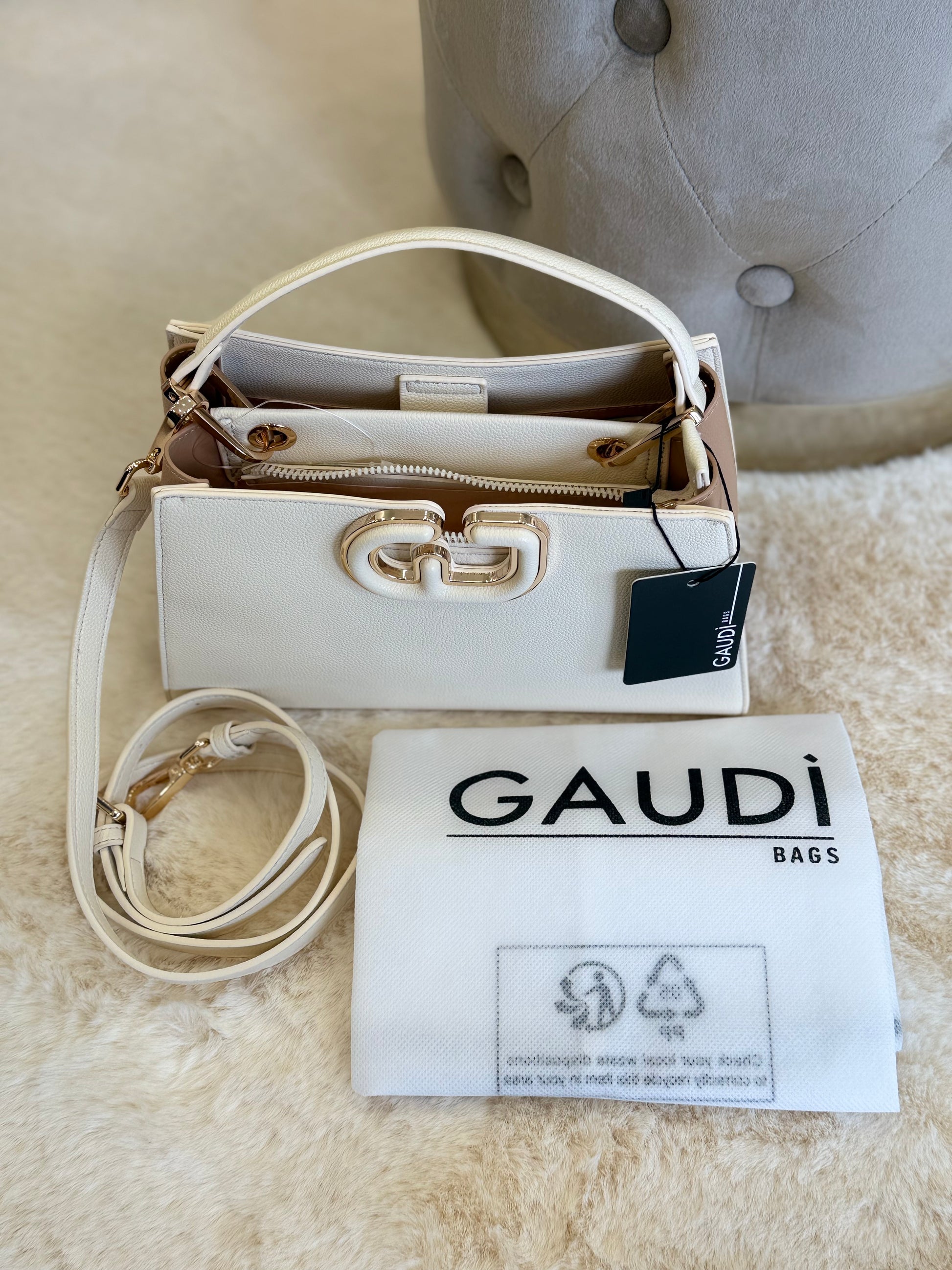 Borsa a mano e tracolla Gaudì in pelle chiara, elegante e moderna, perfetta per ogni occasione, borsa classe e stile.