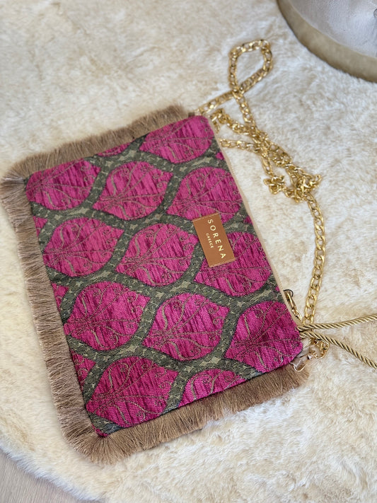 Borsa Sorena tessuto con design elegante in rosa e finiture dorate per occasioni speciali