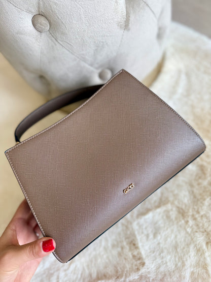 Borsa top handle cioccolato in similpelle di Gaudì con manico elegante e design sofisticato