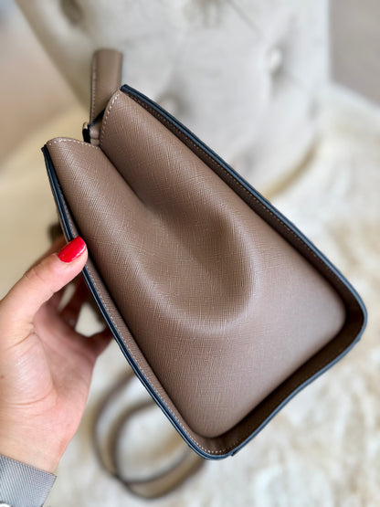 Borsa top handle cioccolato in similpelle con design elegante e interno spazioso