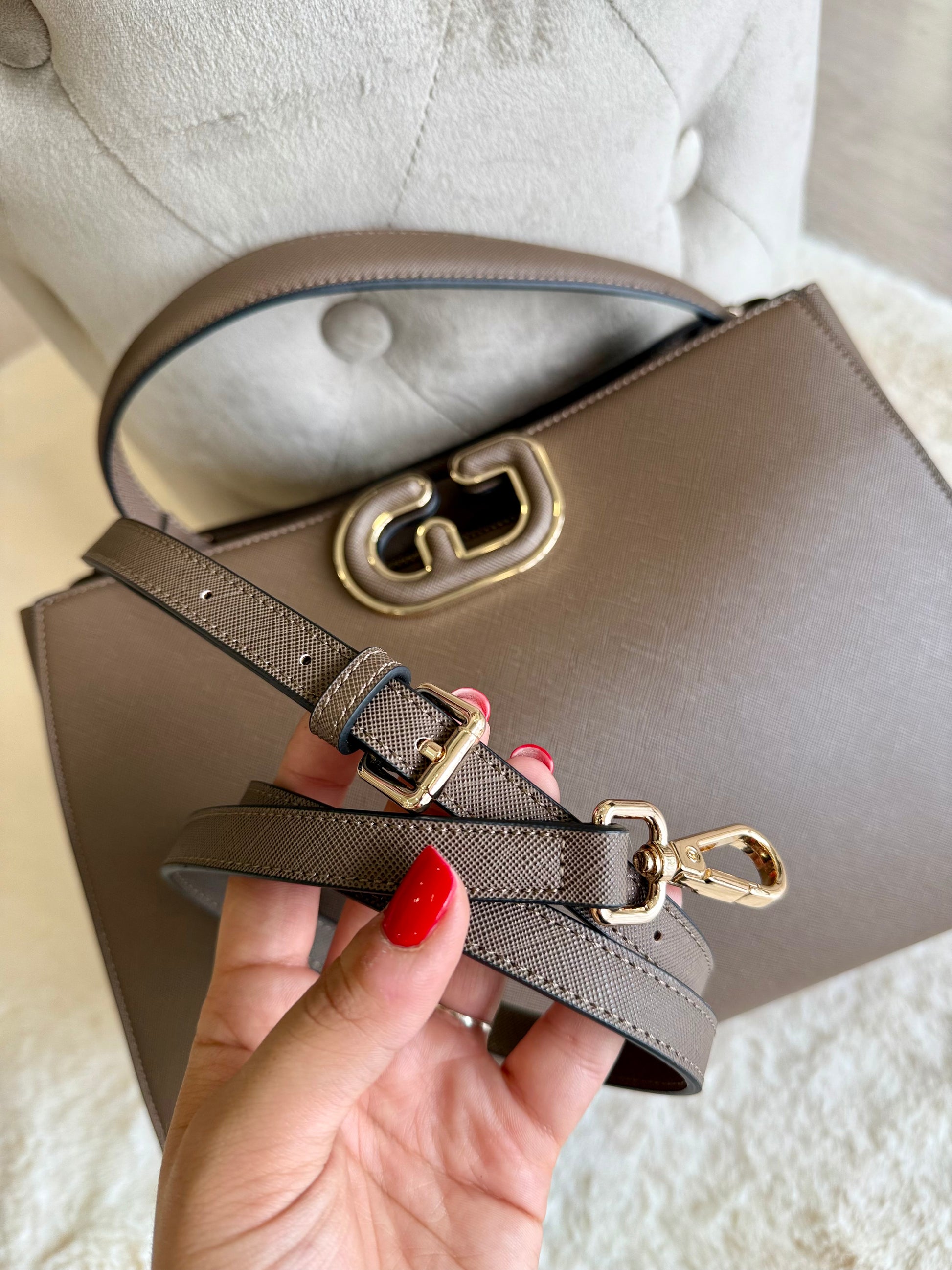 Borsa top handle cioccolato in similpelle di Gaudì con tracolla rimovibile e manico elegante