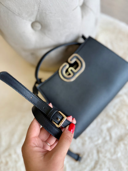 Borsa top handle nera in similpelle di Gaudì con dettaglio dorato e tracolla regolabile