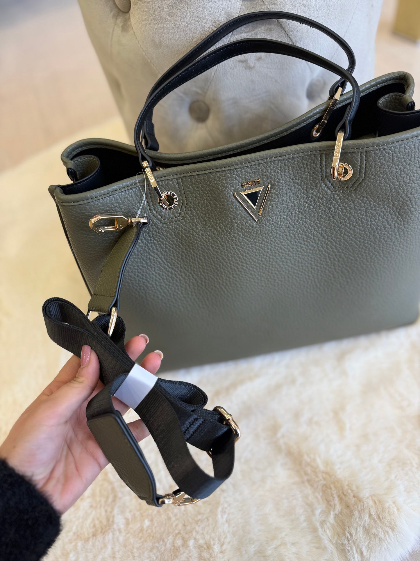 Borsa top handle verdone in similpelle con dettagli in metallo e tracolla removibile