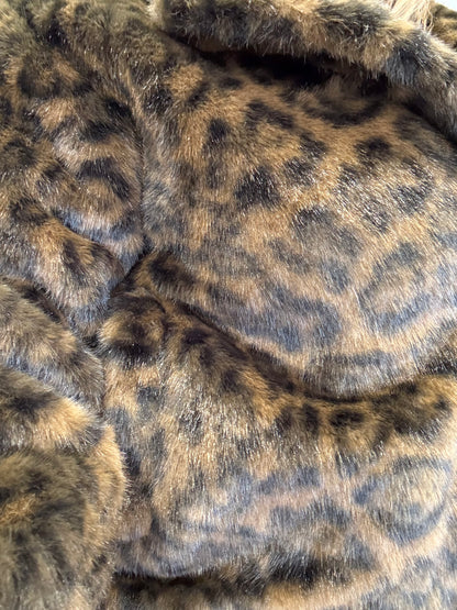 Ecopelliccia maculata di Molly Bracken con motivo leopardato e texture morbida