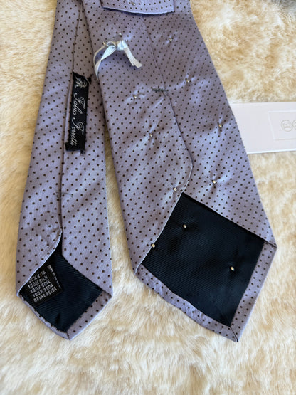 Cravatta elegante da donna ECO con pois, perfetta per look raffinati e occasioni speciali