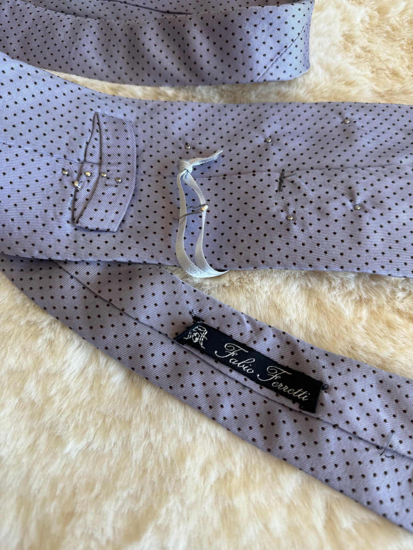 Cravatta elegante da donna in tessuto a pois con dettagli raffinati e logo Fatti per Voi