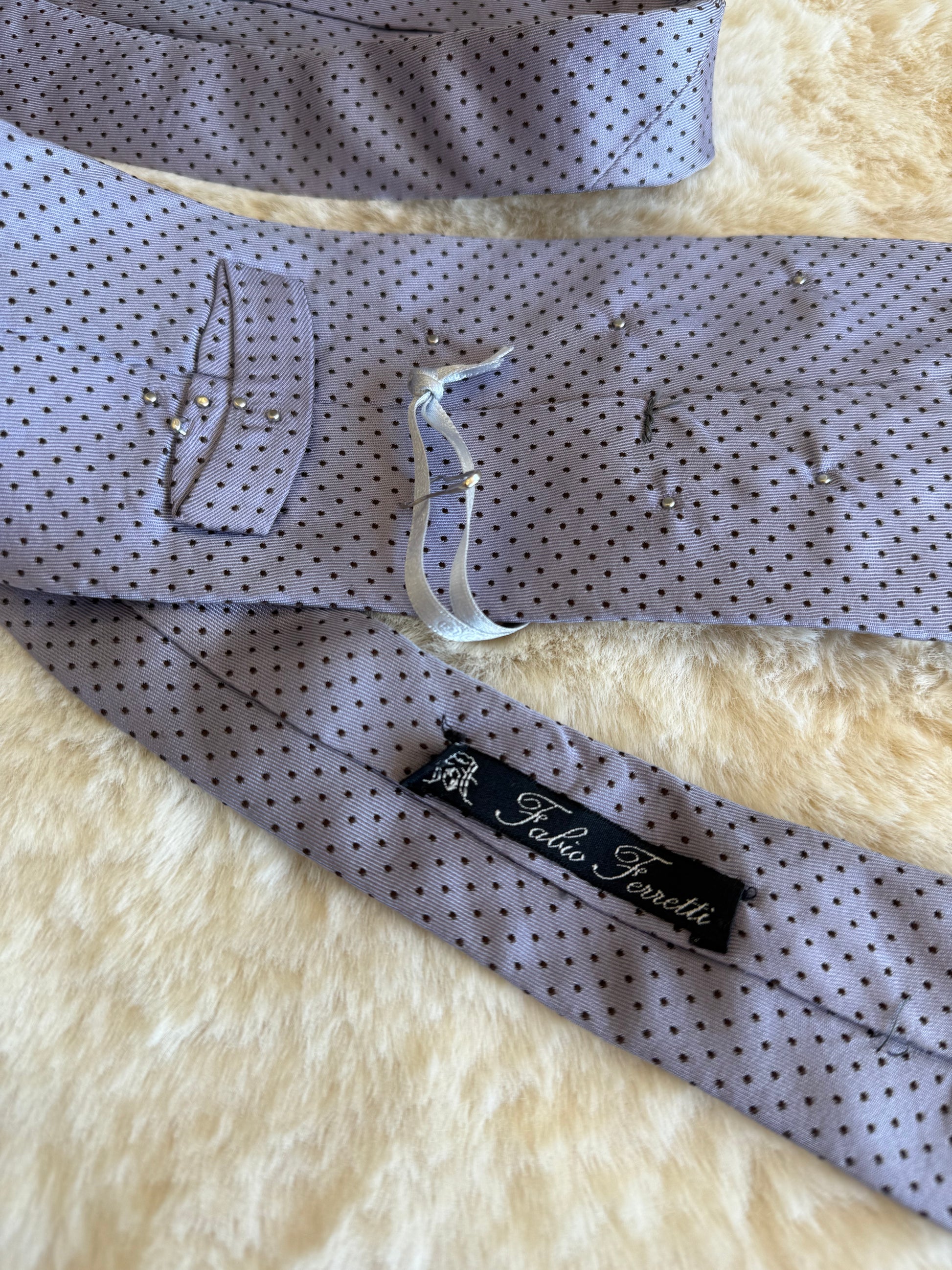 Cravatta elegante da donna in tessuto a pois con dettagli raffinati e logo Fatti per Voi
