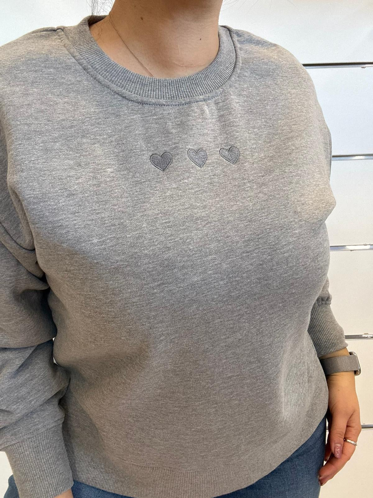 Felpa girocollo con cuoricini