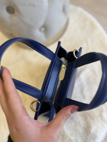 Borsa top handle blu in velluto di Gaudì, design elegante con manici e zip interna per la sicurezza