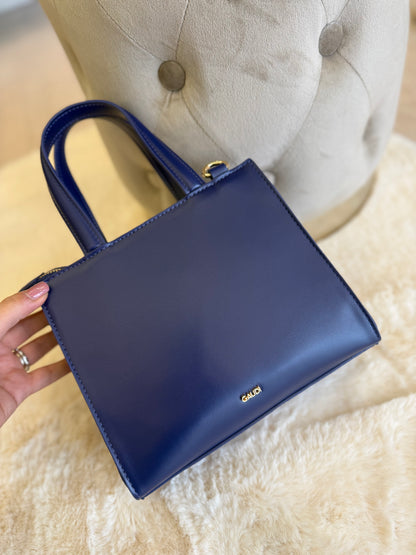 Borsa top handle blu in velluto di Gaudì con manici e design elegante per ogni occasione