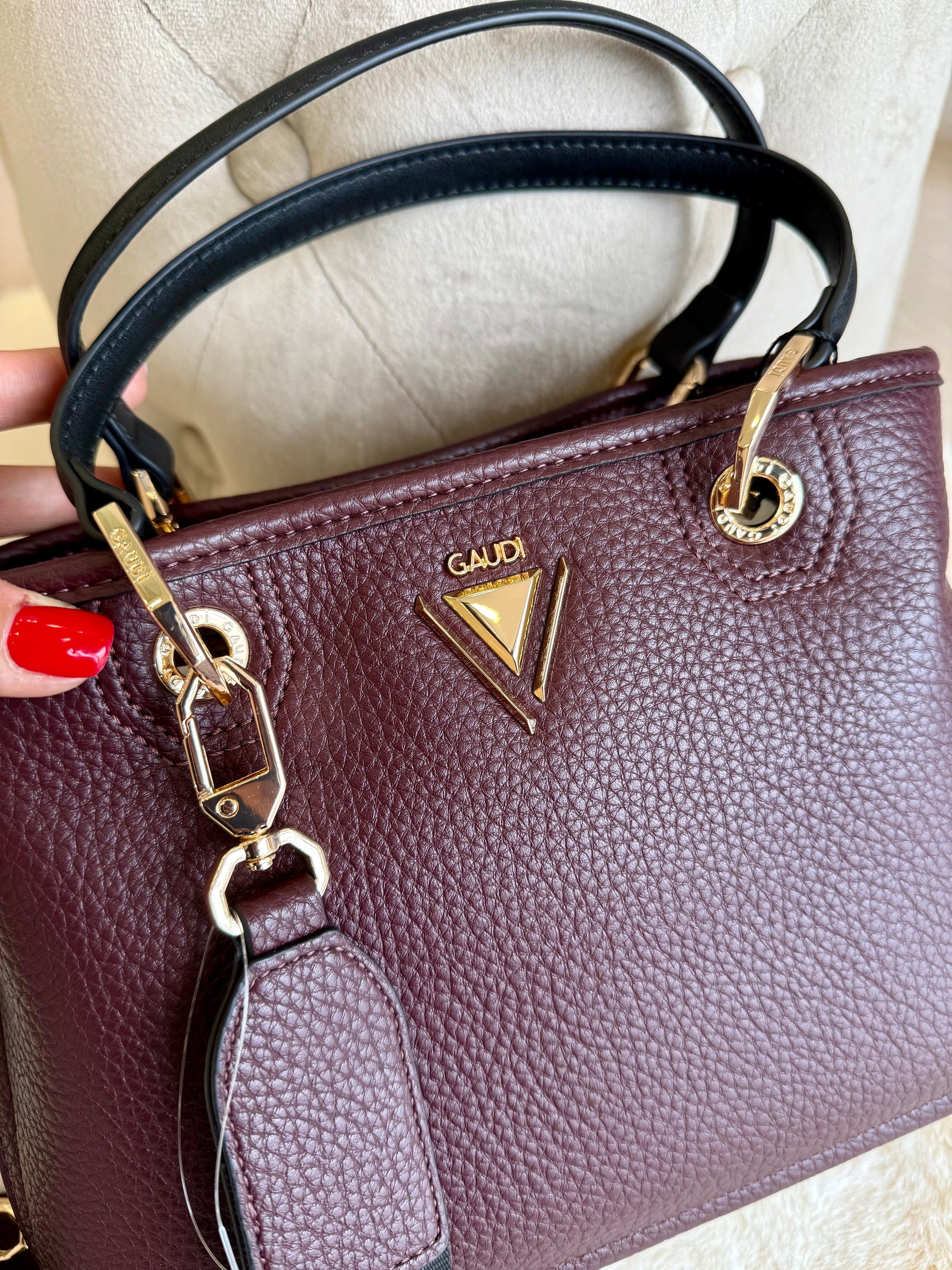 Borsa top handle vinaccia in similpelle Gaudì con dettagli dorati e manici eleganti