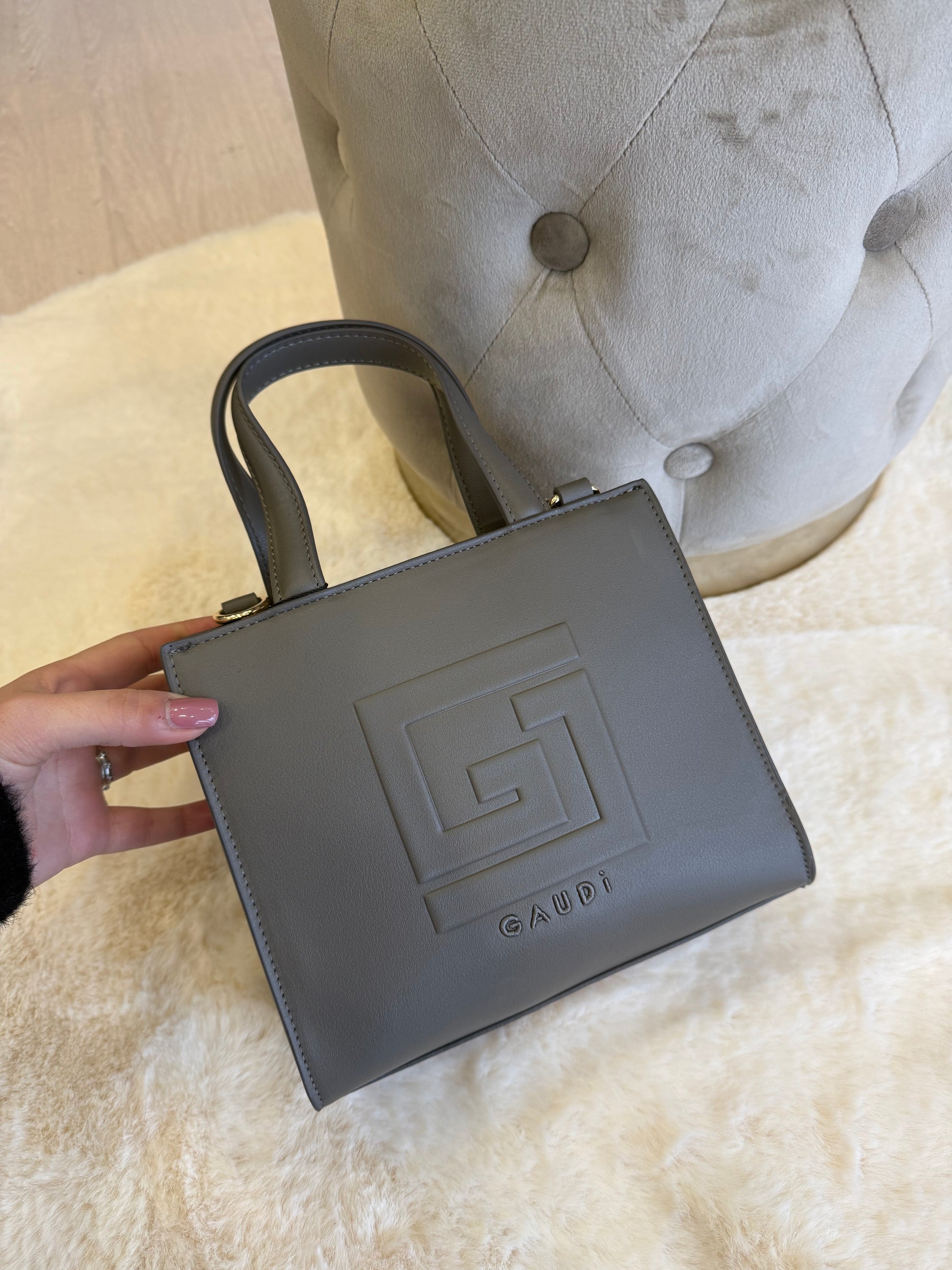 Mini shopping bag grigio con logo Gaudì con manici eleganti e design moderno
