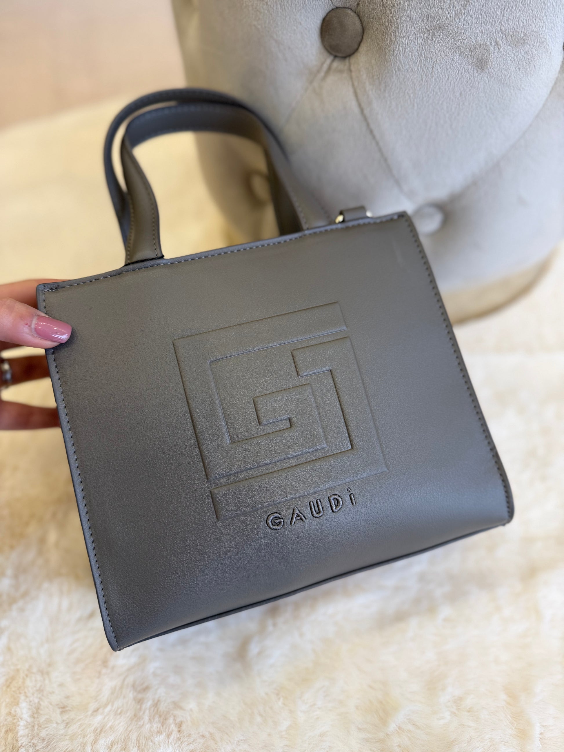 Mini shopping bag grigio con logo Gaudì, elegante e pratica per ogni occasione