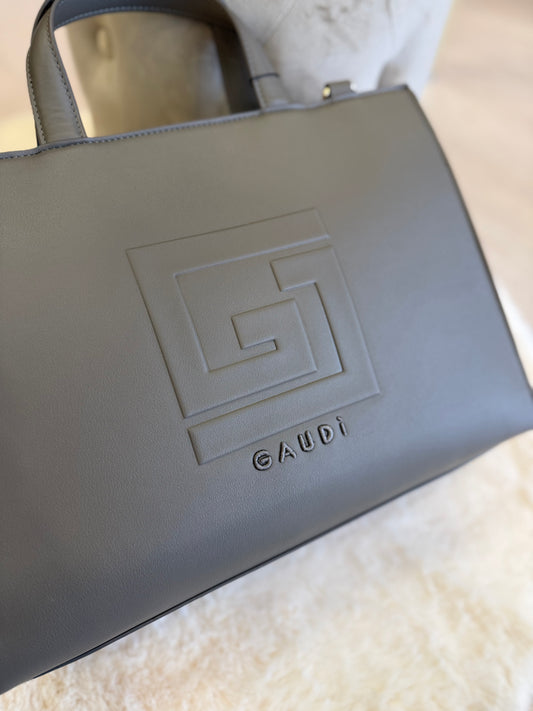 Shopping Bag grigio con logo Gaudì, elegante e spaziosa, ideale per le tue uscite quotidiane.