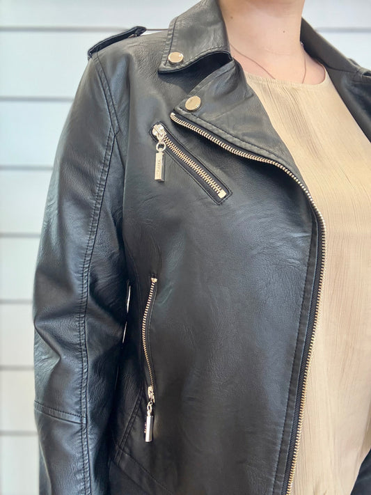 Giacca biker donna con zip in ecopelle nera con dettagli metallici e zip laterali