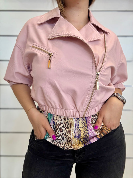 Giacca biker donna con zip di Gaudì in ecopelle rosa con design alla moda e dettagli elastici.
