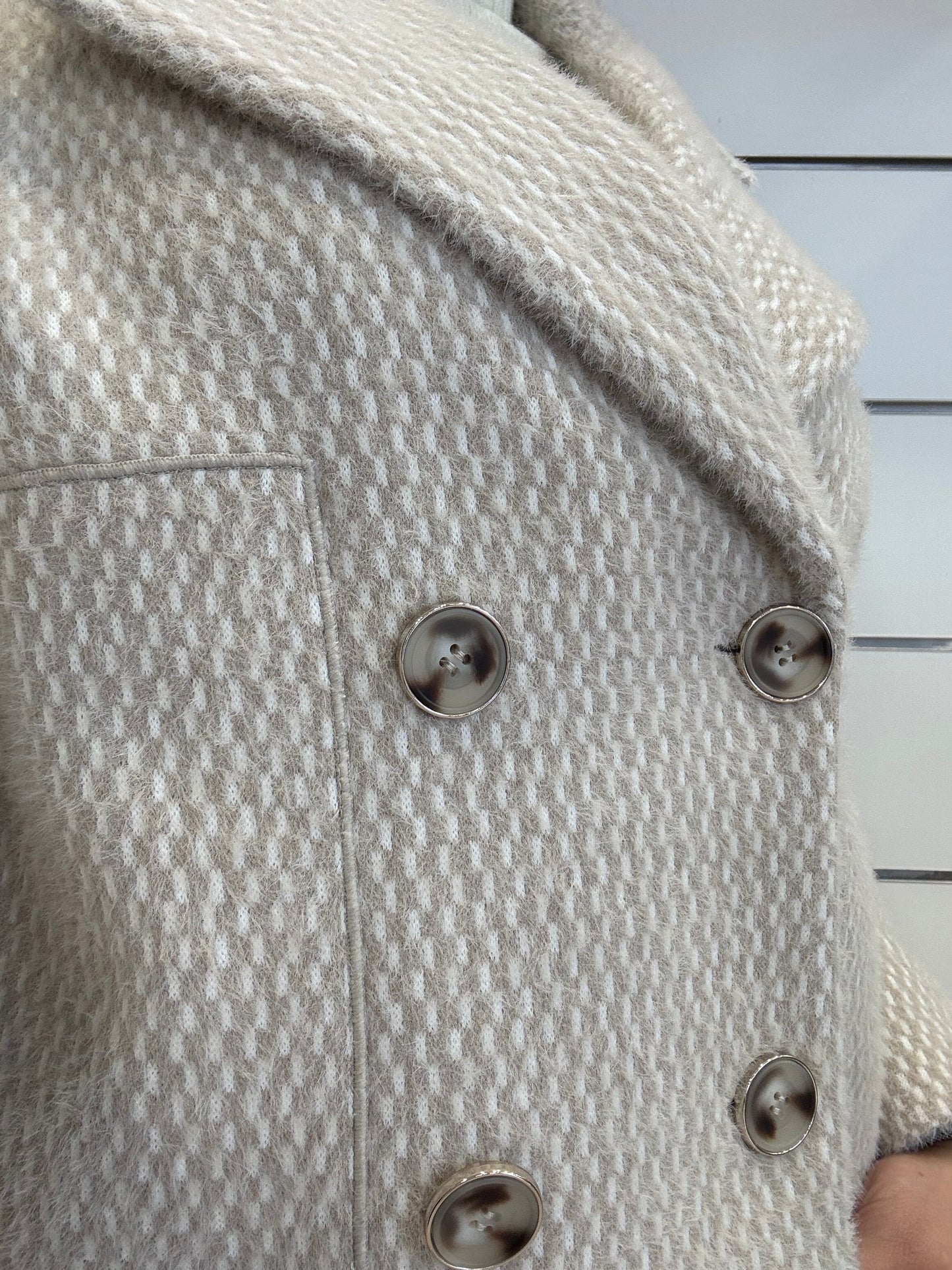 Giacca doppiopetto RINO E PELLE in tessuto chiaro con bottoni decorativi e design elegante