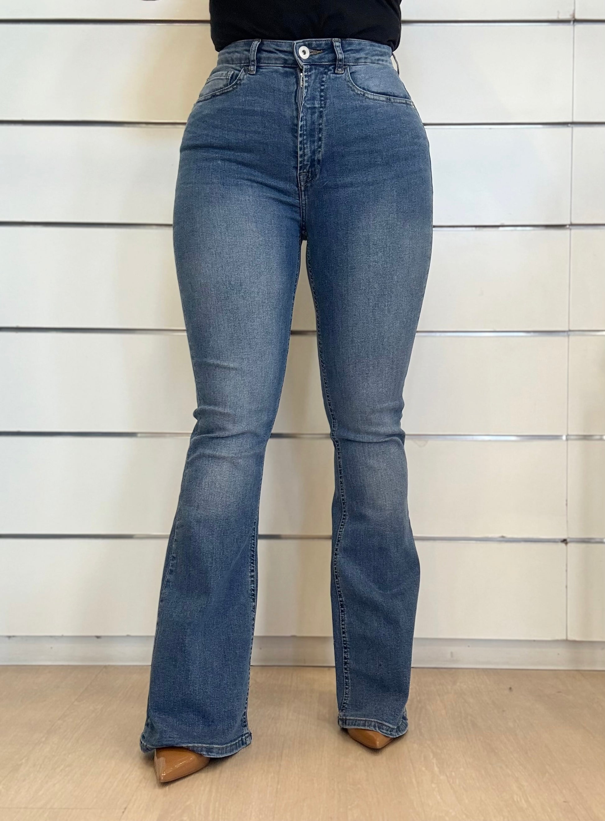 Jeans a zampa neri ICHI con vita alta e taglio moderno, perfetti per ogni occasione