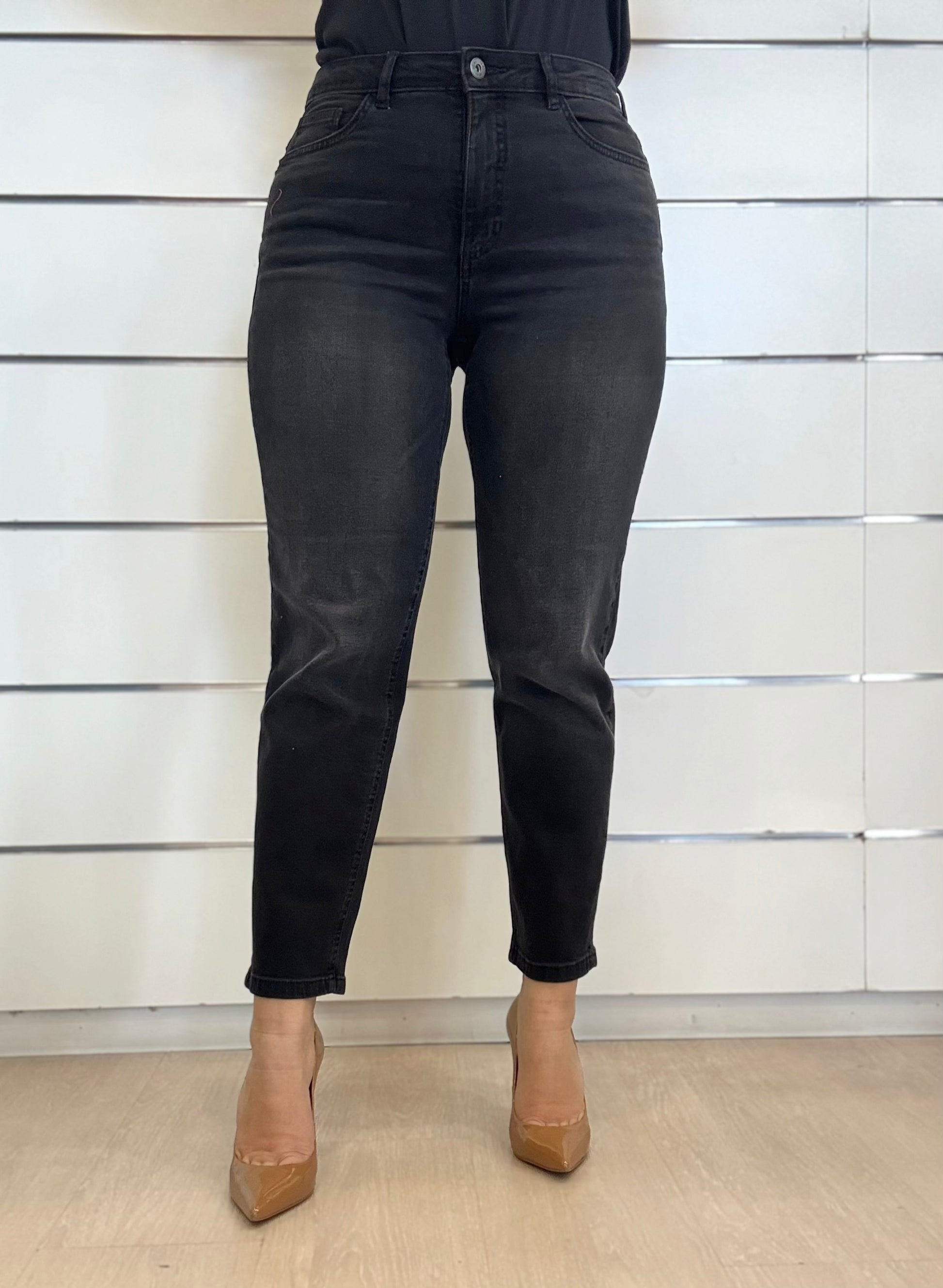 Jeans carrot neri ICHI con vestibilità comoda e dettaglio slim nella parte inferiore
