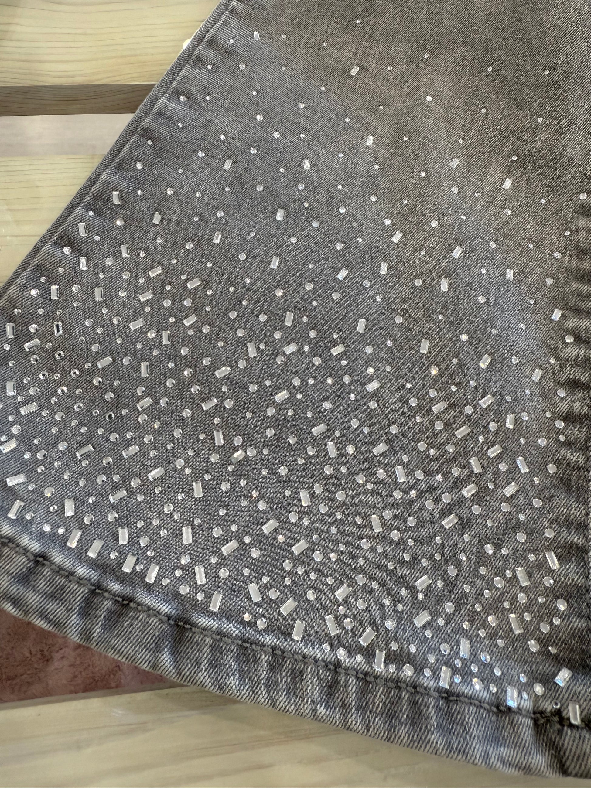 Jeans da donna cropped in cotone used con strass grigi e dettagli brillanti di Gaudì