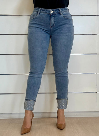 Jeans da donna skinny con risvolto in denim chiaro di Gaudì, design elegante per un look casual