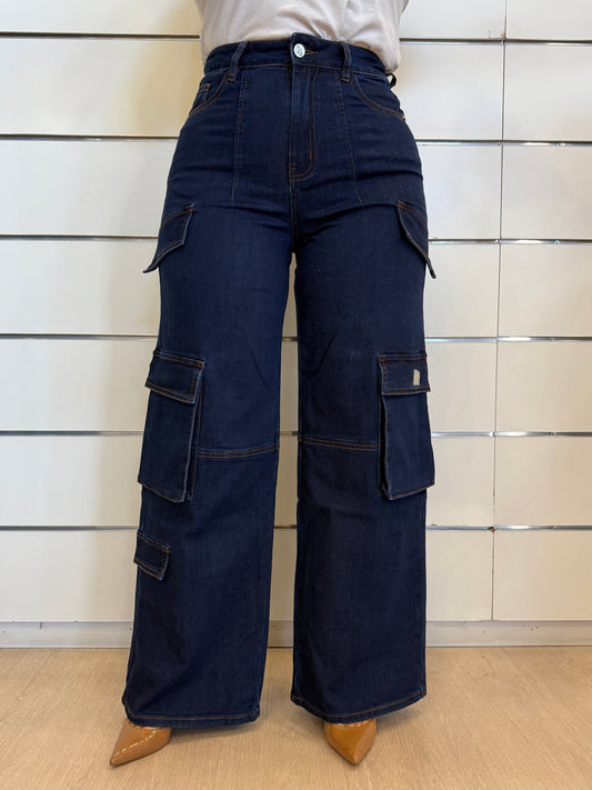 Jeans da donna wide leg con tasche cargo in denim scuro, perfetti per un look casual trendy