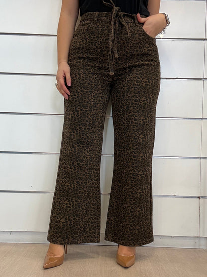 Jeans maculato di Molly Bracken in stile a vita alta con vestibilità ampia e stampa animalier