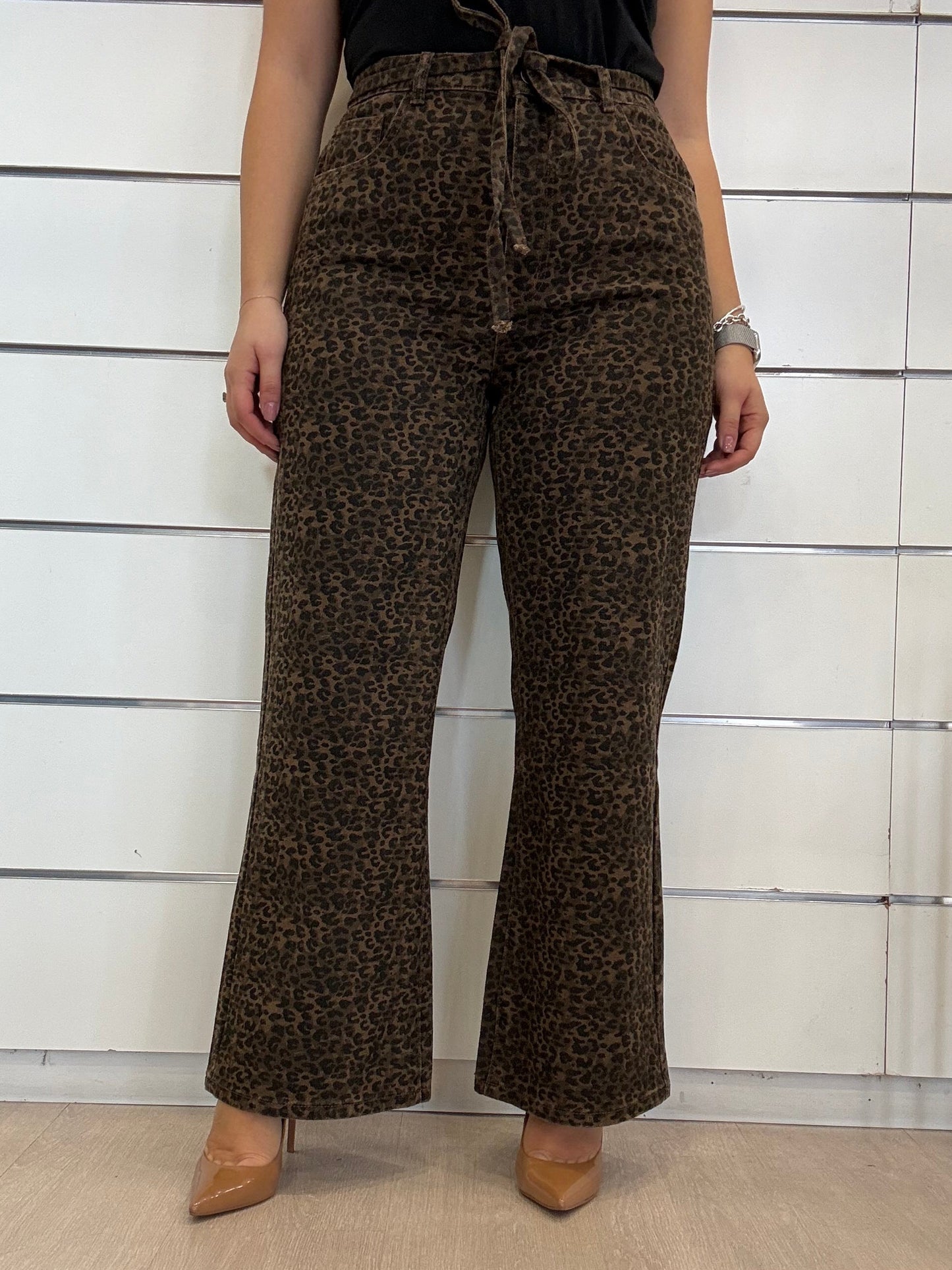 Jeans maculato di Molly Bracken con vita alta e gamba ampia per un look alla moda