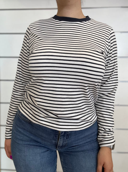 Maglia a righe bianche e blu ICHI a manica lunga, perfetta per un look casual e comodo.