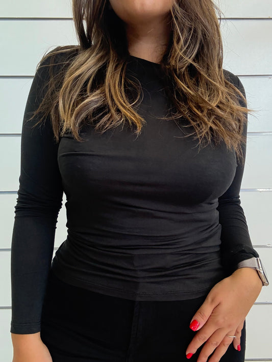 Maglia basica nera a manica lunga di ICHI con scollo girocollo e vestibilità aderente