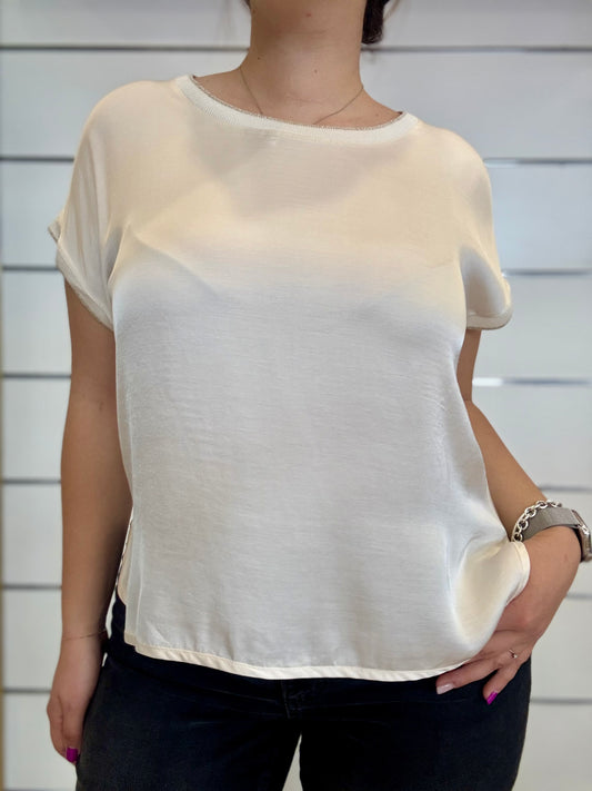 Maglia in viscosa panna girocollo con maniche corte e vestibilità comoda per un look elegante