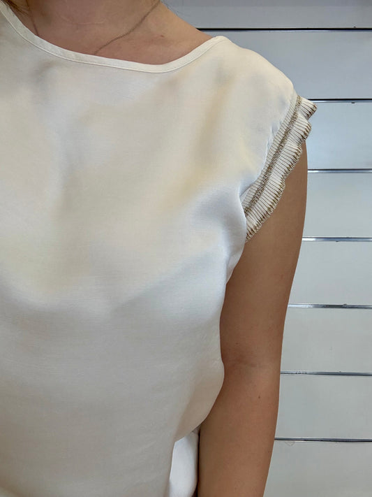 Maglia in viscosa panna con dettagli arricciati sulle spalle per uno stile elegante e comodo