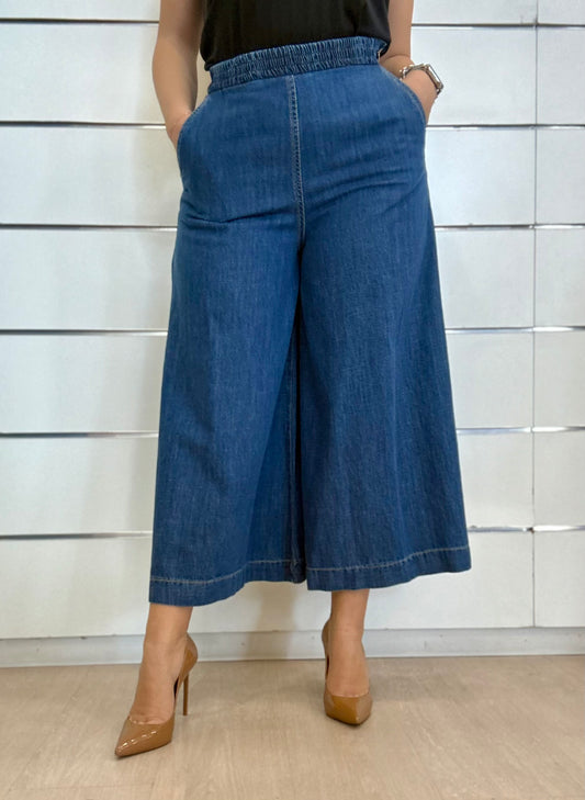 Pantagonna in denim a vita elasticizzata con tasche e taglio cropped per un look moderno